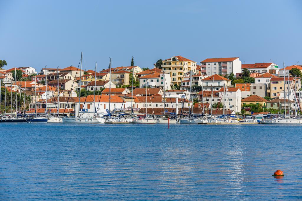 Rooms Carija Trogir Exteriör bild